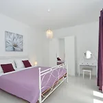 Сasa de vacaciones Mery - Two Bedroom House *