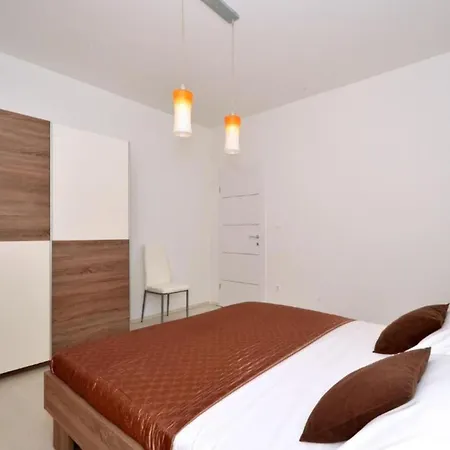 Mery - Two Bedroom House Vinišće