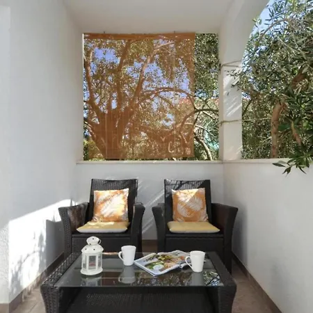 Mery - Two Bedroom House * Vinišće