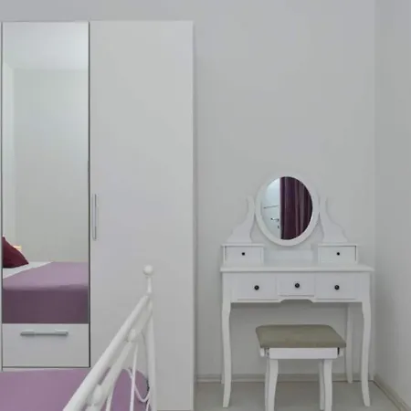 Сasa de vacaciones Mery - Two Bedroom House Vinišće